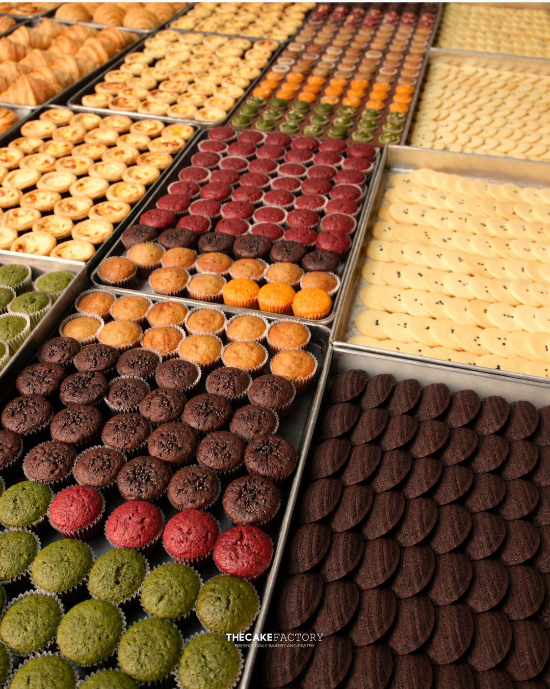 TheCake Factory: trays of cupcakes and pastries